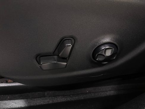 Used 2021 Jeep Cherokee Limited image 17