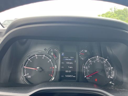 Used 2020 Toyota 4Runner SR5 Premium w/ Moonroof Package AWD/4WD image 10