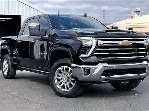 Used 2025 Chevrolet Silverado 2500 LTZ w/ LTZ Plus Package image 37