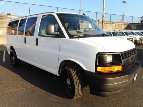 Used 2017 Chevrolet Express 2500 LS image 1
