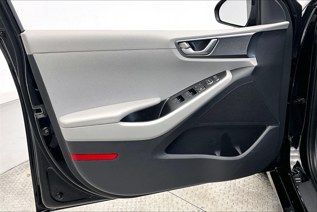 Used 2020 Hyundai Ioniq Blue FWD image 18