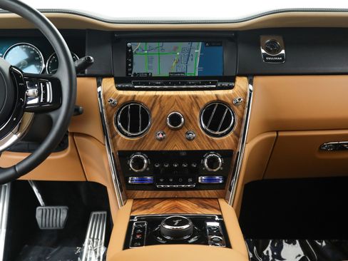 Used 2022 Rolls-Royce Cullinan image 34
