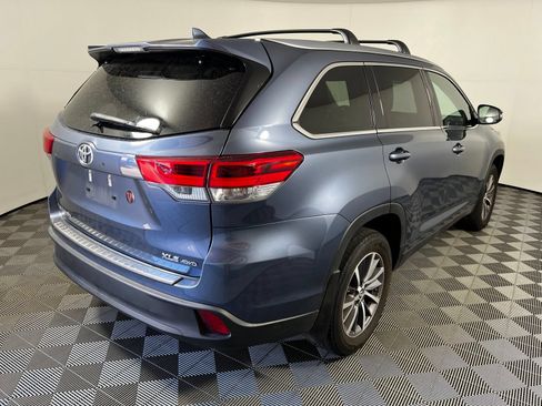 Used 2019 Toyota Highlander XLE AWD/4WD image 5