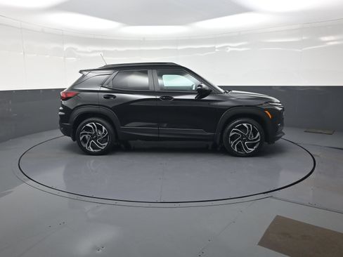 Used 2024 Chevrolet TrailBlazer RS w/ Convenience Package AWD/4WD image 2