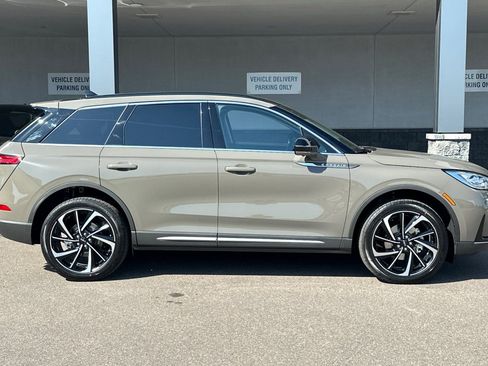New 2025 Lincoln Corsair Reserve w/ Equipment Group 202A FWD image 2