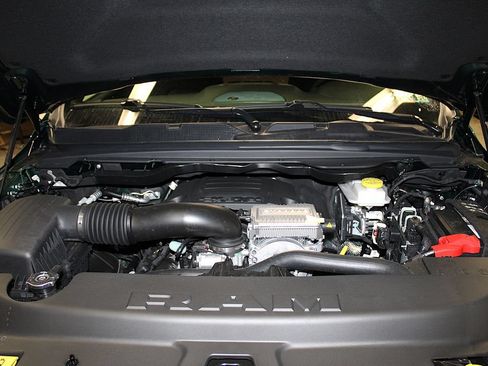 New 2026 RAM 1500 4x4 Crew Cab image 46