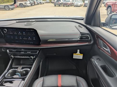 New 2026 Chevrolet Traverse RS w/ LPO, Floor Liner Package image 4