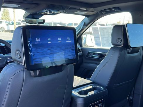 New 2026 Chevrolet Suburban Premier image 19