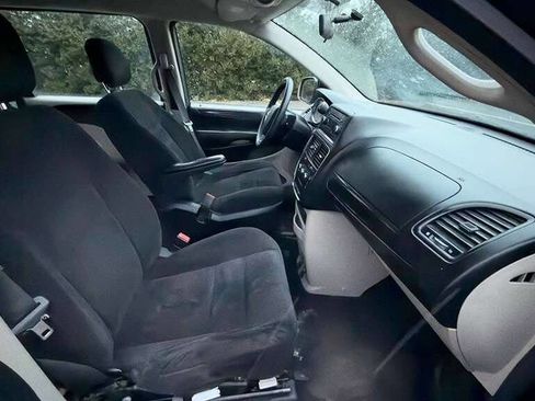 Used 2015 Dodge Grand Caravan American Value Package image 22