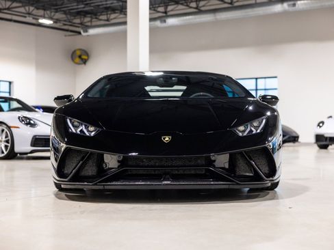 Used 2018 Lamborghini Huracan Performante image 2