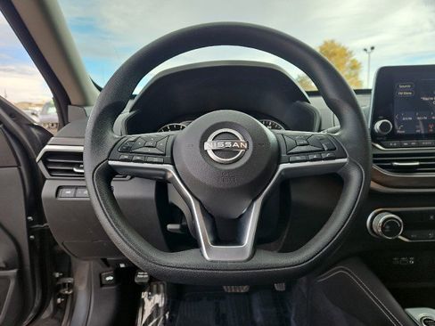 Used 2023 Nissan Altima 2.5 SV image 13