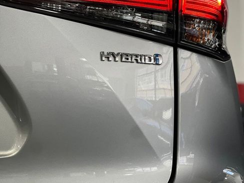 Used 2021 Toyota Highlander XLE AWD/4WD image 10