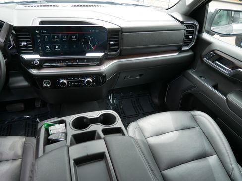 Used 2024 GMC Sierra 1500 SLT AWD/4WD image 11