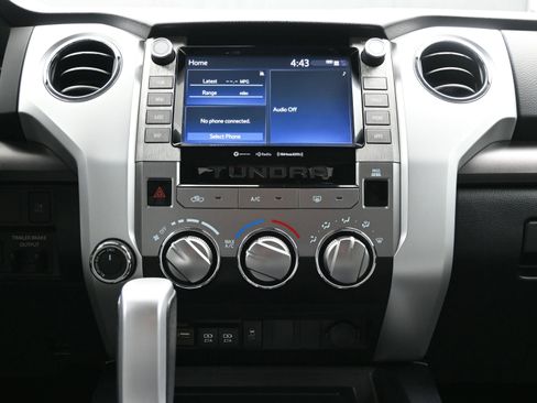 Used 2021 Toyota Tundra SR5 w/ SR5 Upgrade Package AWD/4WD image 17