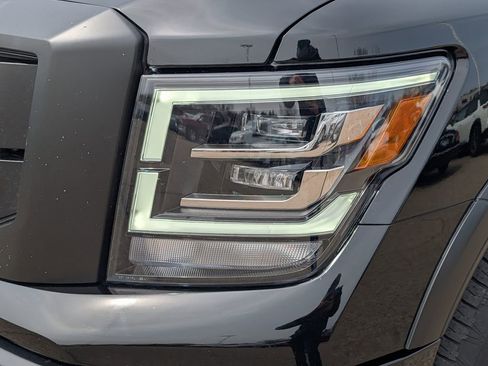 Used 2024 Nissan Titan PRO-4X w/ Pro-4x Convenience Package AWD/4WD image 16
