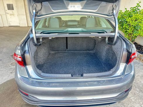 Used 2025 Volkswagen Jetta SE image 32