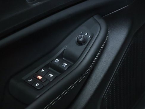 Used 2025 Jeep Grand Cherokee 4WD image 16