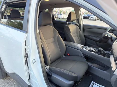 Used 2025 Nissan Rogue S AWD/4WD image 9