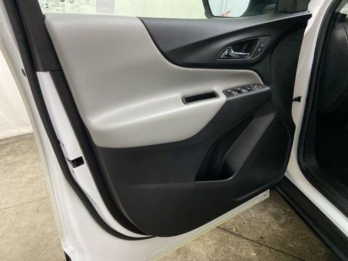 Used 2022 Chevrolet Equinox LS w/ LS Convenience Package image 31