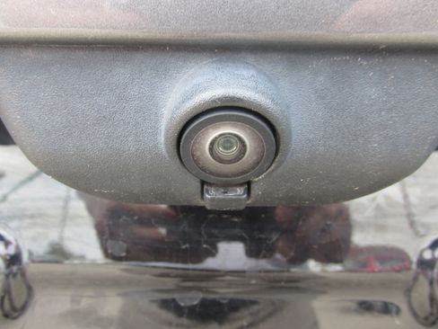 Used 2022 Ford Explorer XLT w/ Equipment Group 202A image 21