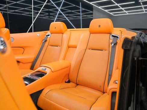 Used 2018 Rolls-Royce Dawn image 26