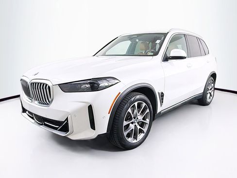 Used 2024 BMW X5 xDrive40i w/ Parking Assistance Package image 3