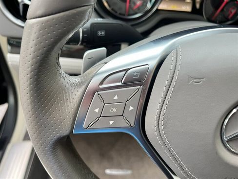 Used 2013 Mercedes-Benz SL 550 w/ Premium Pkg image 25