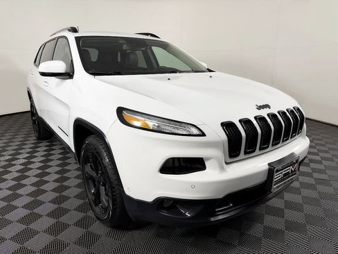 Used 2018 Jeep Cherokee Limited w/ Technology Group AWD/4WD image 5