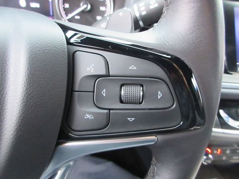 Used 2023 Buick Enclave Essence image 24