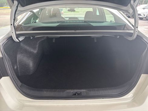 Used 2025 Nissan Altima 2.5 SV FWD image 32