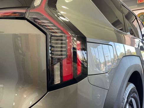 Used 2024 Kia EV9 Light Long Range image 18