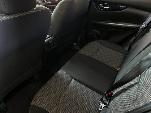 Used 2019 Nissan Rogue Sport SV FWD image 12