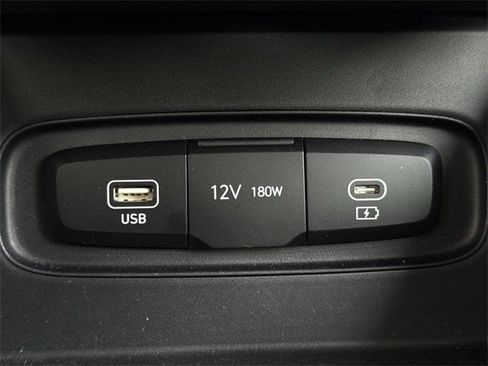 Used 2025 Hyundai Venue SEL image 20