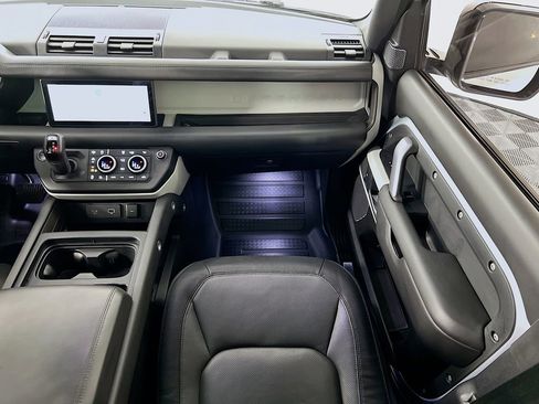 Used 2023 Land Rover Defender 110 X-Dynamic SE AWD/4WD image 25