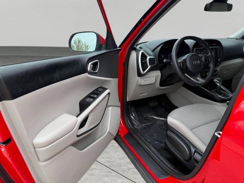 Used 2020 Kia Soul S FWD image 17