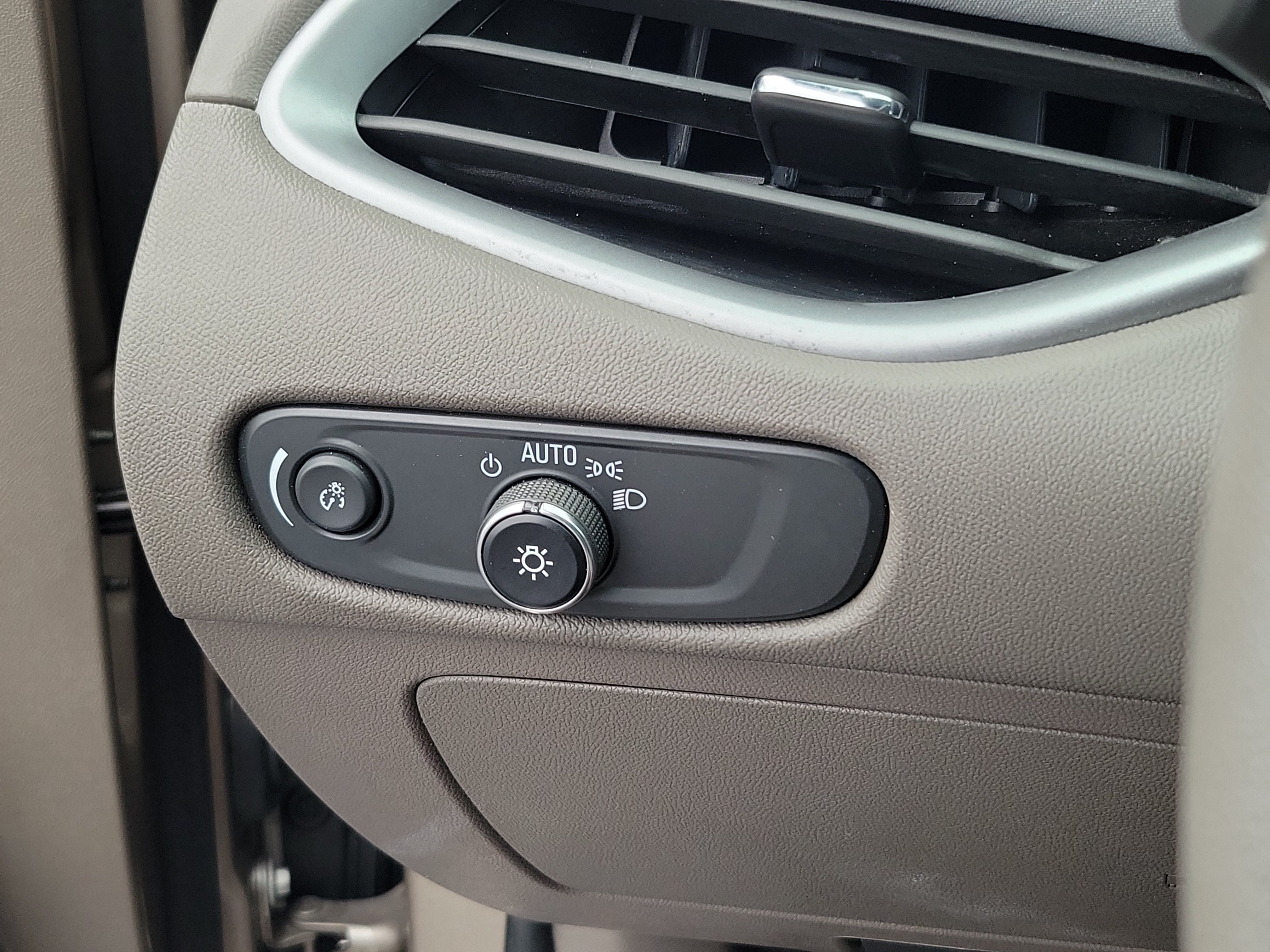 Used 2025 Chevrolet Malibu LT FWD image 17