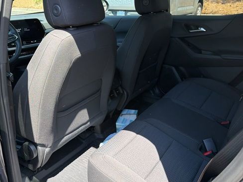 Used 2025 Chevrolet Equinox LT w/ Safety and Technology Package image 7