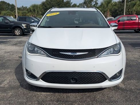Used 2019 Chrysler Pacifica Limited w/ Tire & Wheel Group image 9
