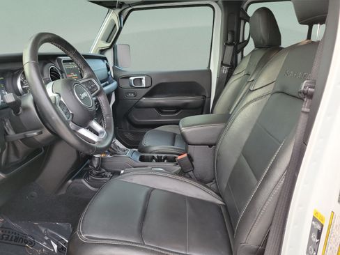 Used 2021 Jeep Wrangler Unlimited Sahara w/ Cold Weather Group AWD/4WD image 15