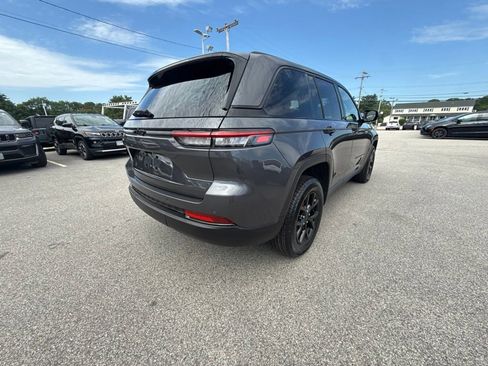 Certified 2024 Jeep Grand Cherokee Altitude AWD/4WD image 5