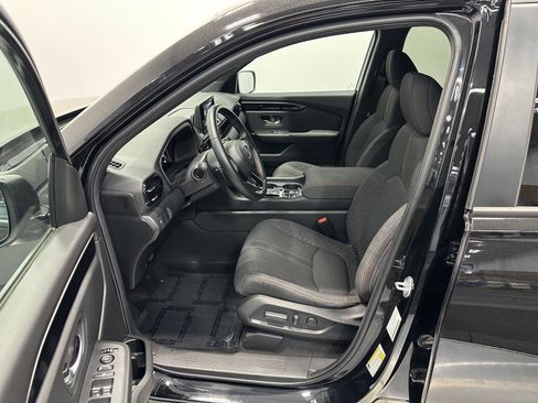 Certified 2025 Honda Pilot Sport image 14
