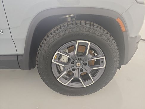 Used 2025 Rivian R1S Adventure AWD/4WD image 11