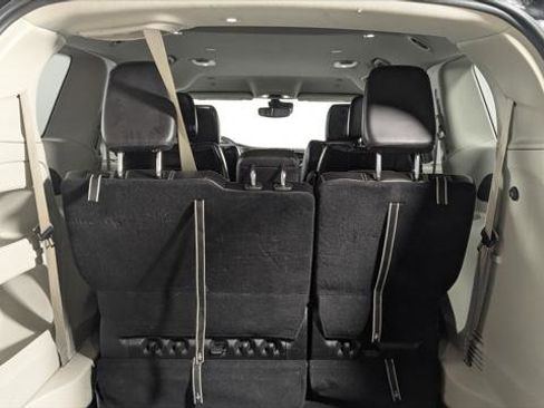 Used 2024 Chrysler Pacifica Touring-L image 18