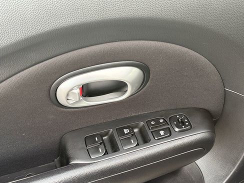 Used 2016 Kia Soul FWD image 9