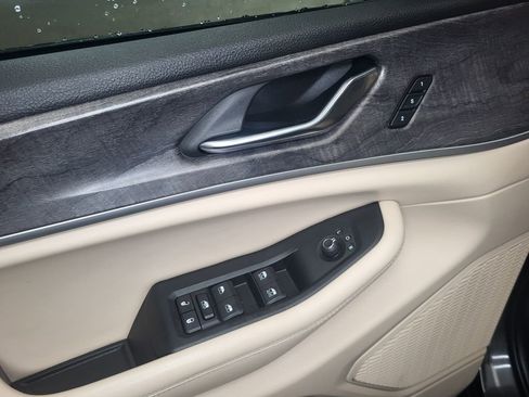 Used 2024 Jeep Grand Cherokee L Limited w/ Luxury Tech Group II image 4