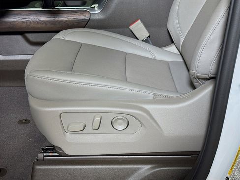 New 2026 GMC Sierra 1500 SLT image 17