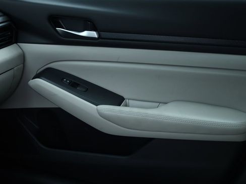 Used 2024 Nissan Altima 2.5 SV w/ SV Premium Package image 11