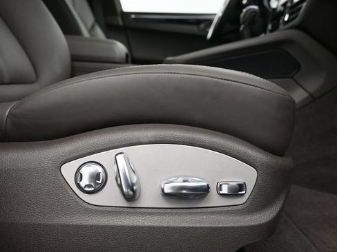 Certified 2023 Porsche Macan AWD/4WD image 15