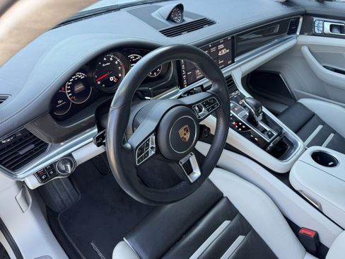 Used 2019 Porsche Panamera Turbo image 4
