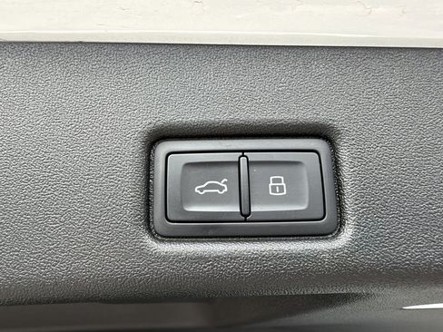 Used 2025 Audi Q5 Premium Plus w/ Premium Plus AWD/4WD image 39